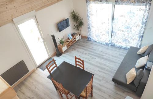 Susville Apartamento | Petit Coin de Bonheur studio Neuf climatisé avec terrasse et parking privé à 5mins du Centre-ville