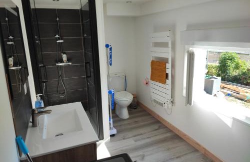 Susville Apartamento | Petit Coin de Bonheur studio Neuf climatisé avec terrasse et parking privé à 5mins du Centre-ville
