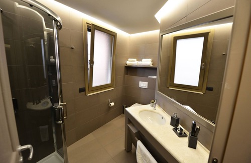 Shkoder Hotel | Petit Hotel Elita