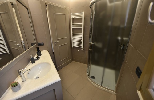Shkoder Hotel | Petit Hotel Elita