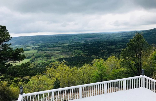 Morrilton Casa | Petit Jean Cliffside Retreat