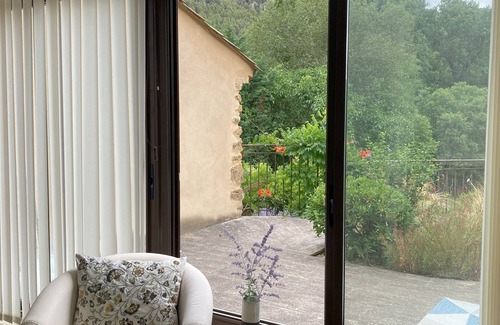 Lafare Casa | Petit Mazet Provençal en Bord de Ruisseau Avec Piscine au Pied des Dentelles
