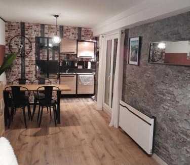 Beziers City Centre Apartamento | Petit nid perché très cosy au centre de Béziers