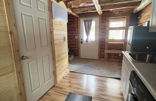 Fishhook Cabina | Petite Cabin With Ladder Loft