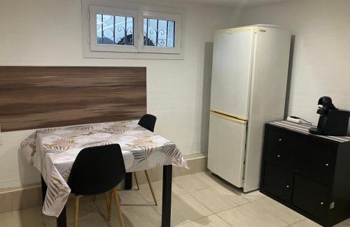 Belle-Beille Casa | Petite Chambre avec SdB partagée