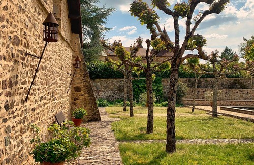 Saint-Pierre-de-Frugie Casa | Petite Maison Privée et son Jardin Médiéval au Coeur du Périgord Vert