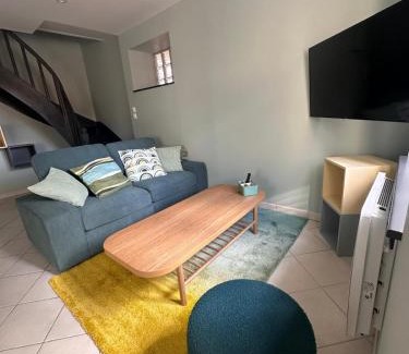 Saint-Maurice-de-Remens Apartamento | Petite maison de village 2