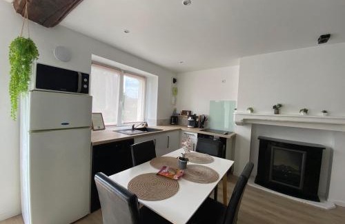 Le Bourgneuf-la-Foret Apartamento | Petite maison de bourg