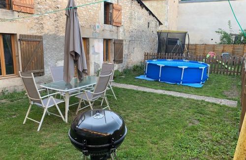 Saint-Mihiel Casa | Petite maison lorraine avec cheminée et jardin