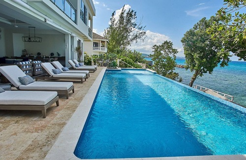Runaway Bay Villa | Petite Paradise - Villa de lujo de 4 dormitorios con playa privada