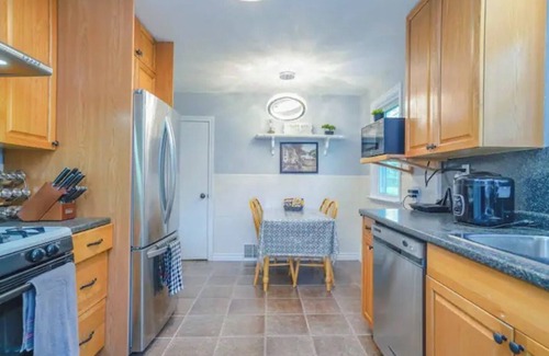 Niagara Falls Cabaña | Petite Paradise! A Beautiful Home In Niagara Falls For Vacation Stay!