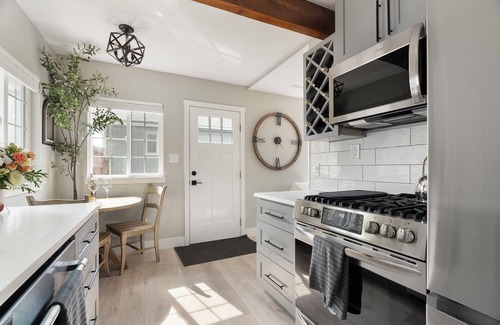 Puyallup Cabaña | Petite Perfection, Bungalow in the heart of Puyallup.