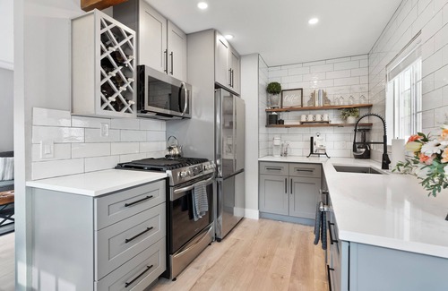 Puyallup Cabaña | Petite Perfection, Bungalow in the heart of Puyallup.
