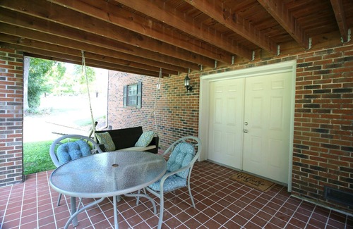 Englewood Apartamento | Petite Retreat with Kitchenette and Private Entrance