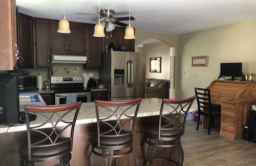Petoskey Casa | Petoskey Getaway Fogatas Ambiente relajante en un lote arbolado grande