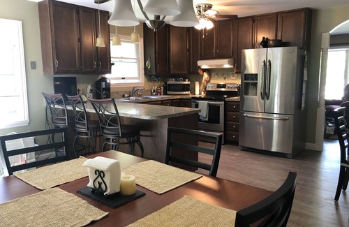 Petoskey Casa | Petoskey Getaway Fogatas Ambiente relajante en un lote arbolado grande