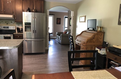 Petoskey Casa | Petoskey Getaway Fogatas Ambiente relajante en un lote arbolado grande