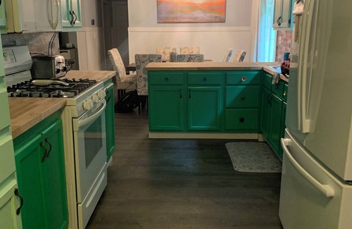 Petoskey Casa | PETOSKEY - SPACIOUS GETAWAY, HOT TUB, POOL TABLE, FALL COLORS, BEACHES, SKIING