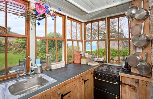 Sennen Cove Cabaña | Petra, Beach Cottage, Great Sea Views, Garden