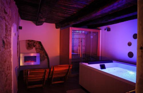 Historical Downtown Salerno Apartamento | PETRAMARE Charming House