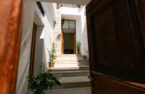 Gjirokaster Casa | Petrichor