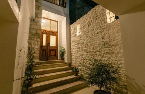 Gjirokaster Casa | Petrichor