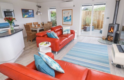 Portreath Cabaña | PETROC, pet friendly, country holiday cottage, with pool in Portreath