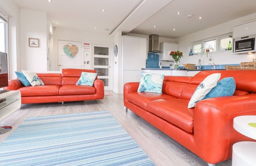 Portreath Cabaña | PETROC, pet friendly, country holiday cottage, with pool in Portreath