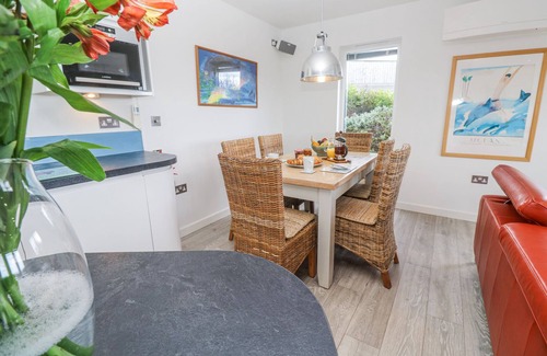 Portreath Cabaña | PETROC, pet friendly, country holiday cottage, with pool in Portreath