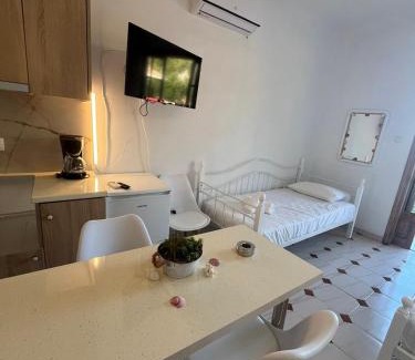 Melissopetra Apartamento | PetrosStudios