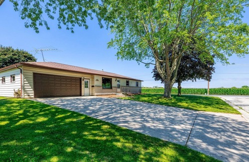 Algoma Cabina | Pets Allowed, Lake MI Fishing, Door Cty Access - Catch and Relax