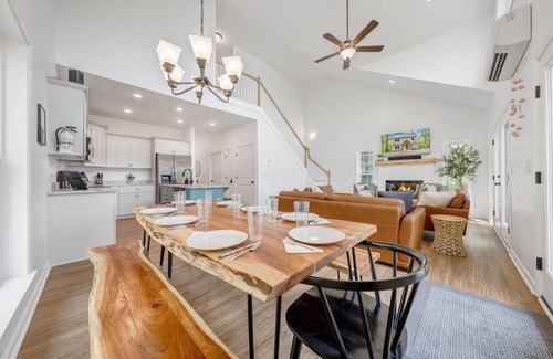 Goodview Casa | Pets, Lake, Dock, Fire Pit, Kayaks, and SUP