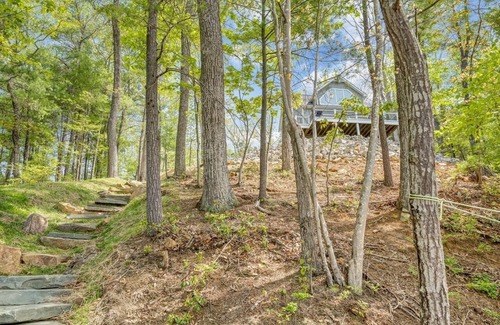 Goodview Casa | Pets, Lake, Dock, Fire Pit, Kayaks, and SUP
