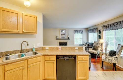Westland Casa | Pets Welcome: Convenient Family Home in Westland!