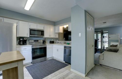 Humble Casa | Pets Welcome! Humble Townhome 4 Mi to Airport