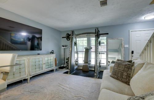 Humble Casa | Pets Welcome! Humble Townhome 4 Mi to Airport