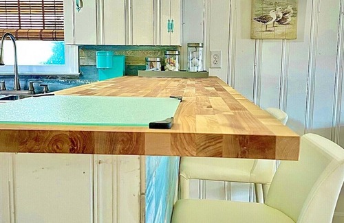 Crescent Beach Cabaña | Pets ❤️ Welcome Renovated Modern Rustic Beach Cottage Upstairs w/ 🌊 Ocean View