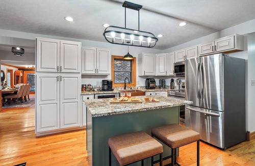 Laurelville Casa | PetsOK-EpicGameroom-SunsetViews-Hottub~Daybed