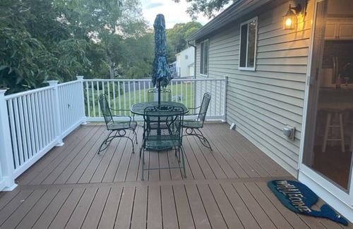 Saunderstown Casa | Pettaquamscutt Lake - 4 Bedroom, 2 Full Bath, Central Air