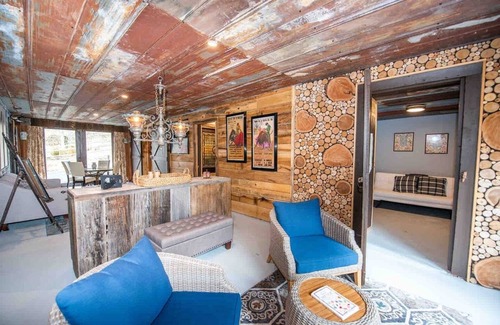 Sugar Grove Cabina | Petting Zoo! Hot Tub, Fire Pit, Ziplines, Trout Stream & Trails