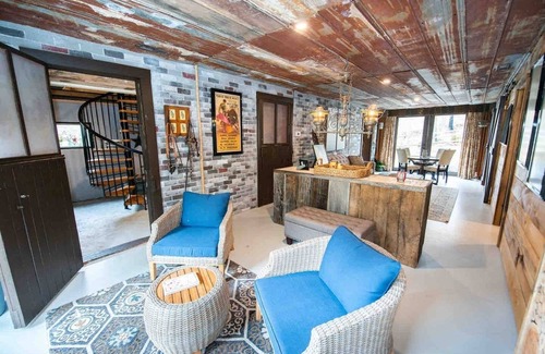 Sugar Grove Cabina | Petting Zoo! Hot Tub, Fire Pit, Ziplines, Trout Stream & Trails