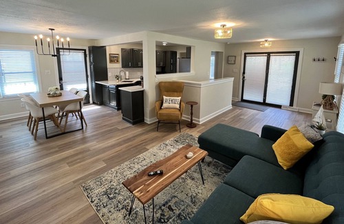 Colgate Casa | Pewaukee Lake Access Home with Private Pier/Kayaks