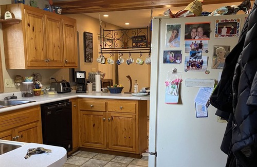 Colgate Casa | Pewaukee lake Sunset Lodge- sleeps 16 + (New, lower temps- lower prices)