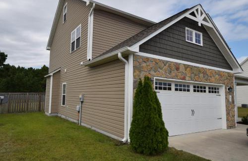 Hubert Casa | Peytons Ridge - entire house near Camp Lejeune and beaches