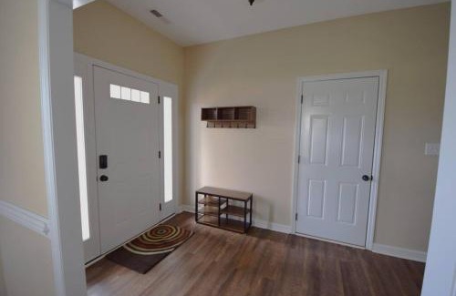 Hubert Casa | Peytons Ridge - entire house near Camp Lejeune and beaches