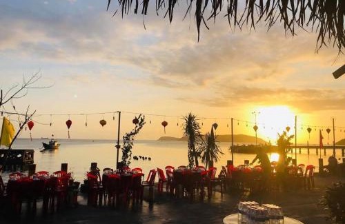 Tan Hiep Hotel | Phòng ba giường có view biển