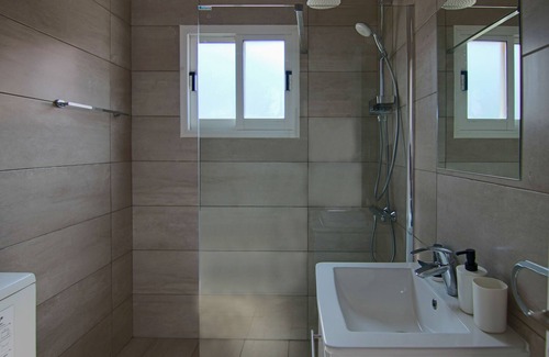 Universal Apartamento | Phaedrus Living: Cityview Luxury Flat Walnut Grove 304