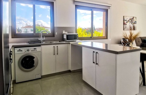 Universal Condominio | Phaedrus Living: CityView Luxury Flat Georgos 203