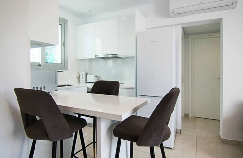 Paphos Apartamento | Phaedrus Living: Seaside Executive Flat Harbour 101