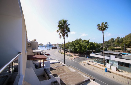 Paphos Apartamento | Phaedrus Living: Seaside Executive Flat Harbour 101